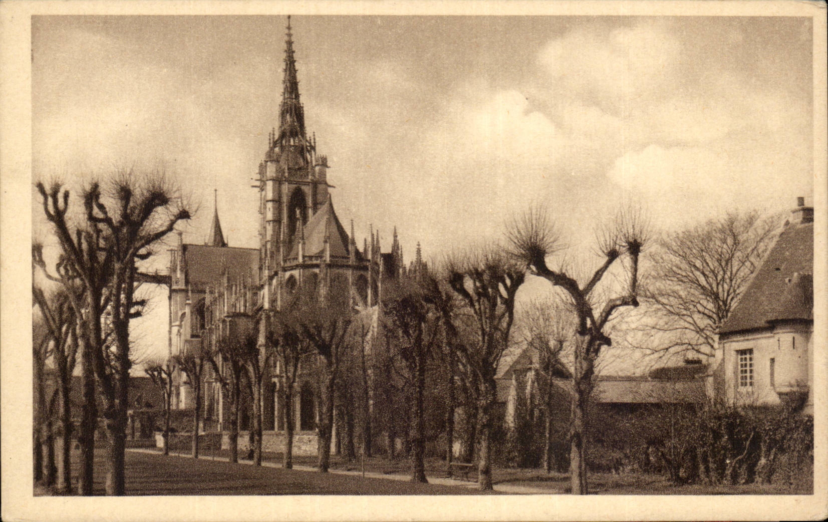 Évreux (Eure) — Apse der Kathedrale und Garten des Bischofssitzes — Éditions Artistiques Françaises