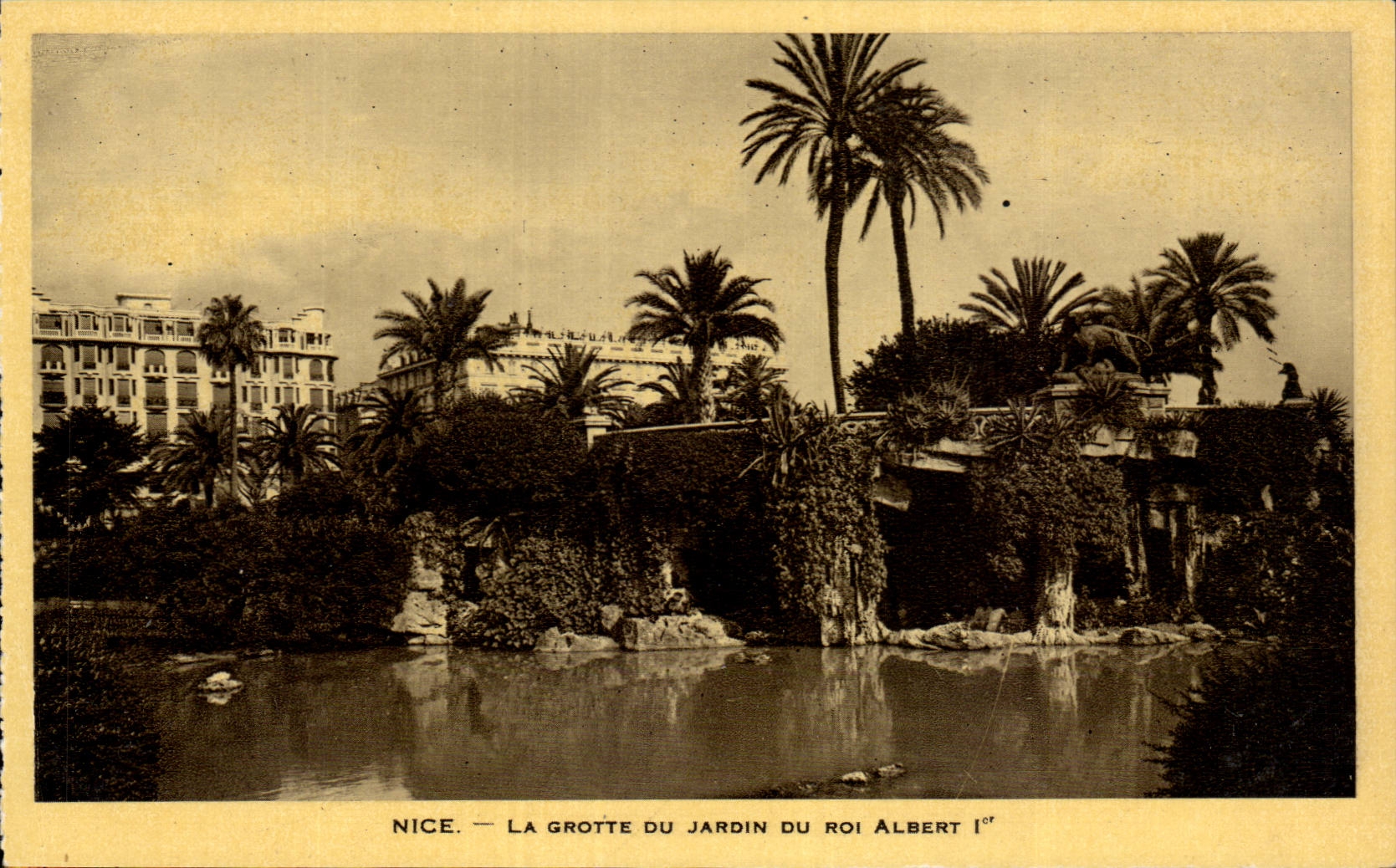 CPA Nice La grotte du jardin du roi Albert 1er