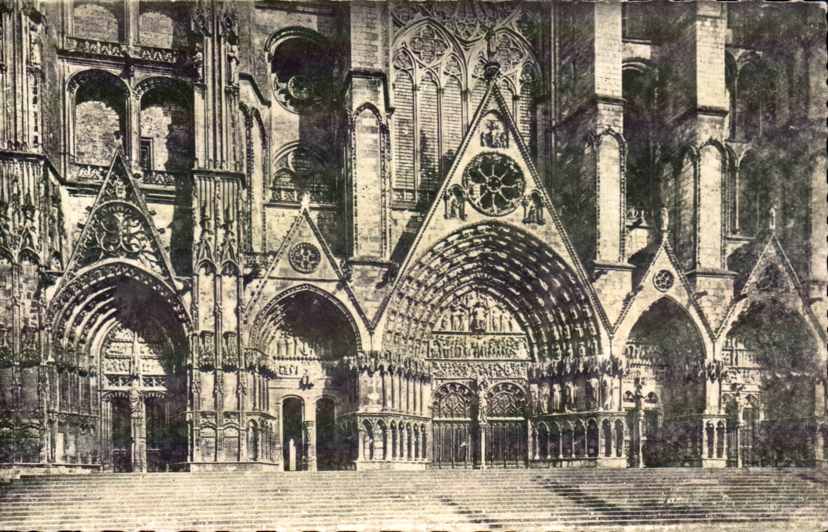 Bourges CPA La cathedrale Les cinq portails