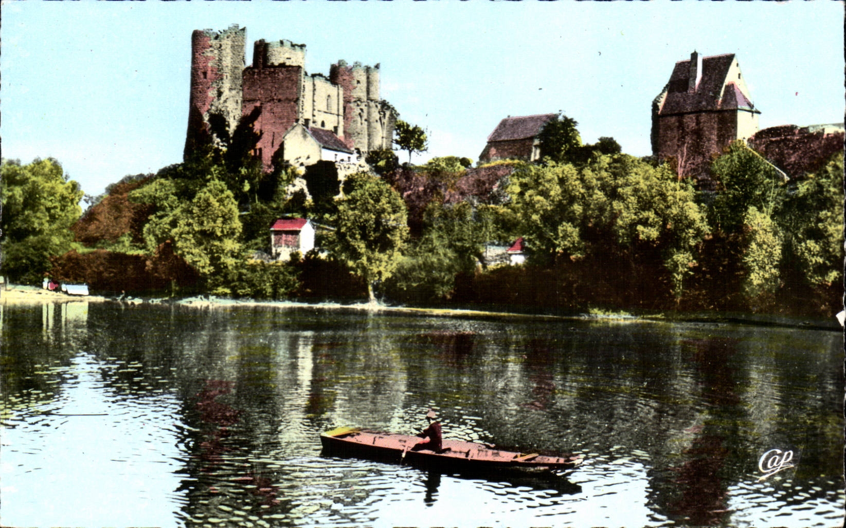 Bourbon-l'Archambault — Le Château vu de l'Étang — Réal-Photo