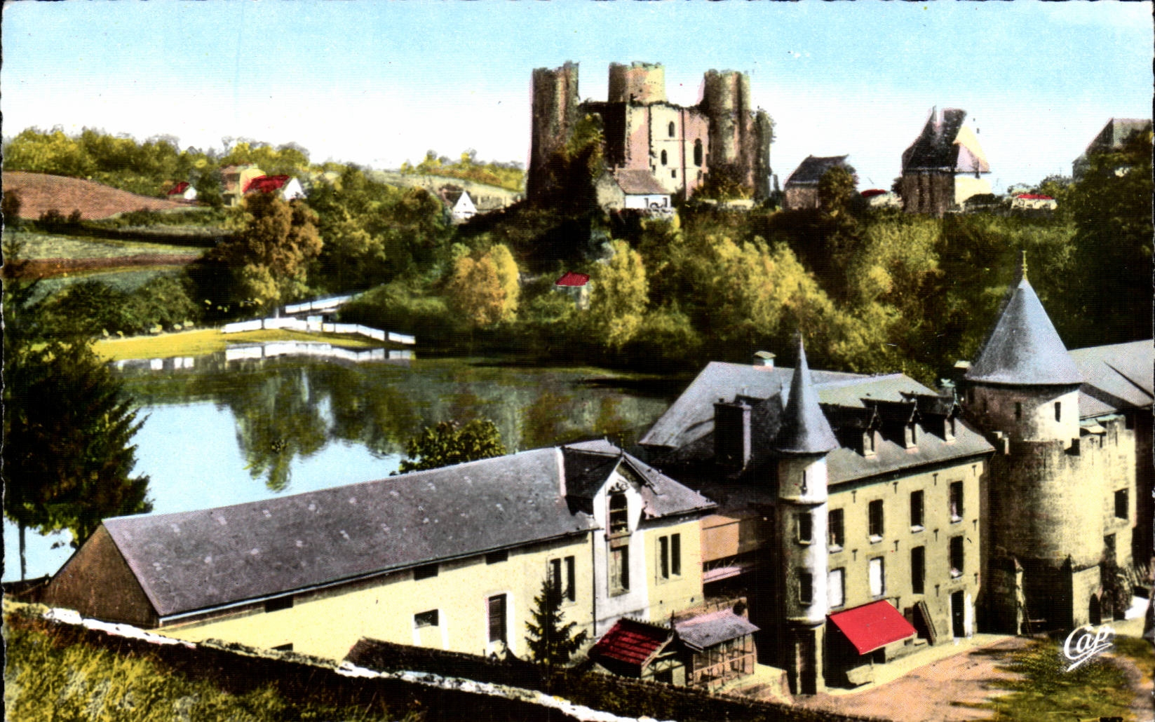 Bourbon-l'Archambault — Le Château, le Moulin et l'Étang — Réal-Photo