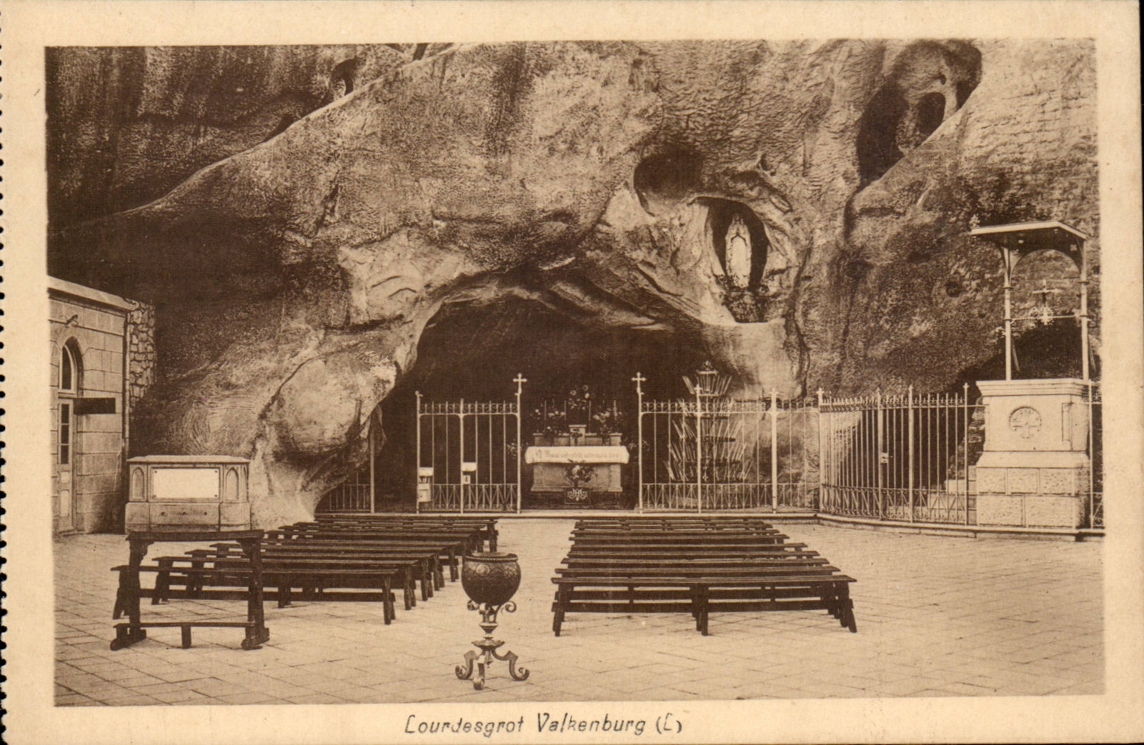 Lourdes - La Grotte CPA 