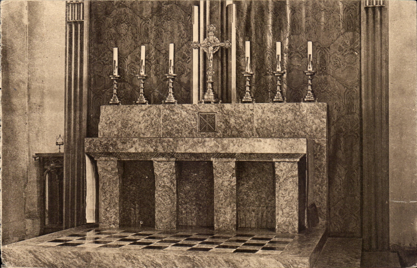 Église abbatiale Saint-Pierre de Solesmes — Le Maître-autel