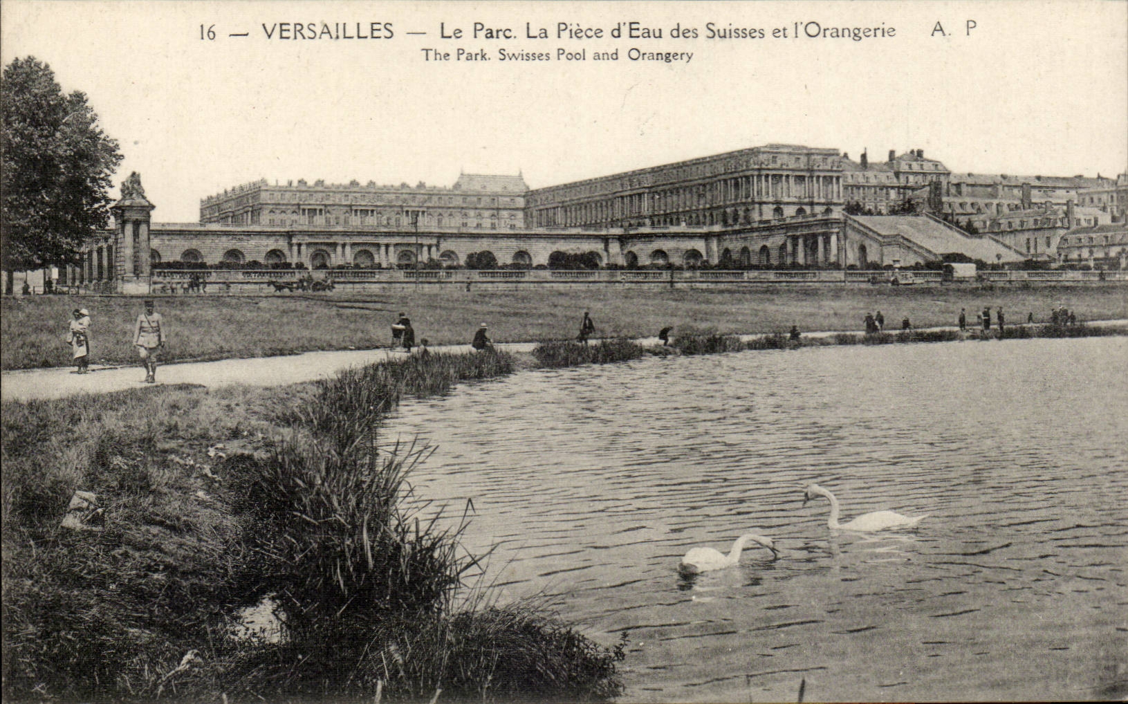 Versailles — Le Parc. La Pièce d'Eau des Suisses et l'Orangerie — A. P.