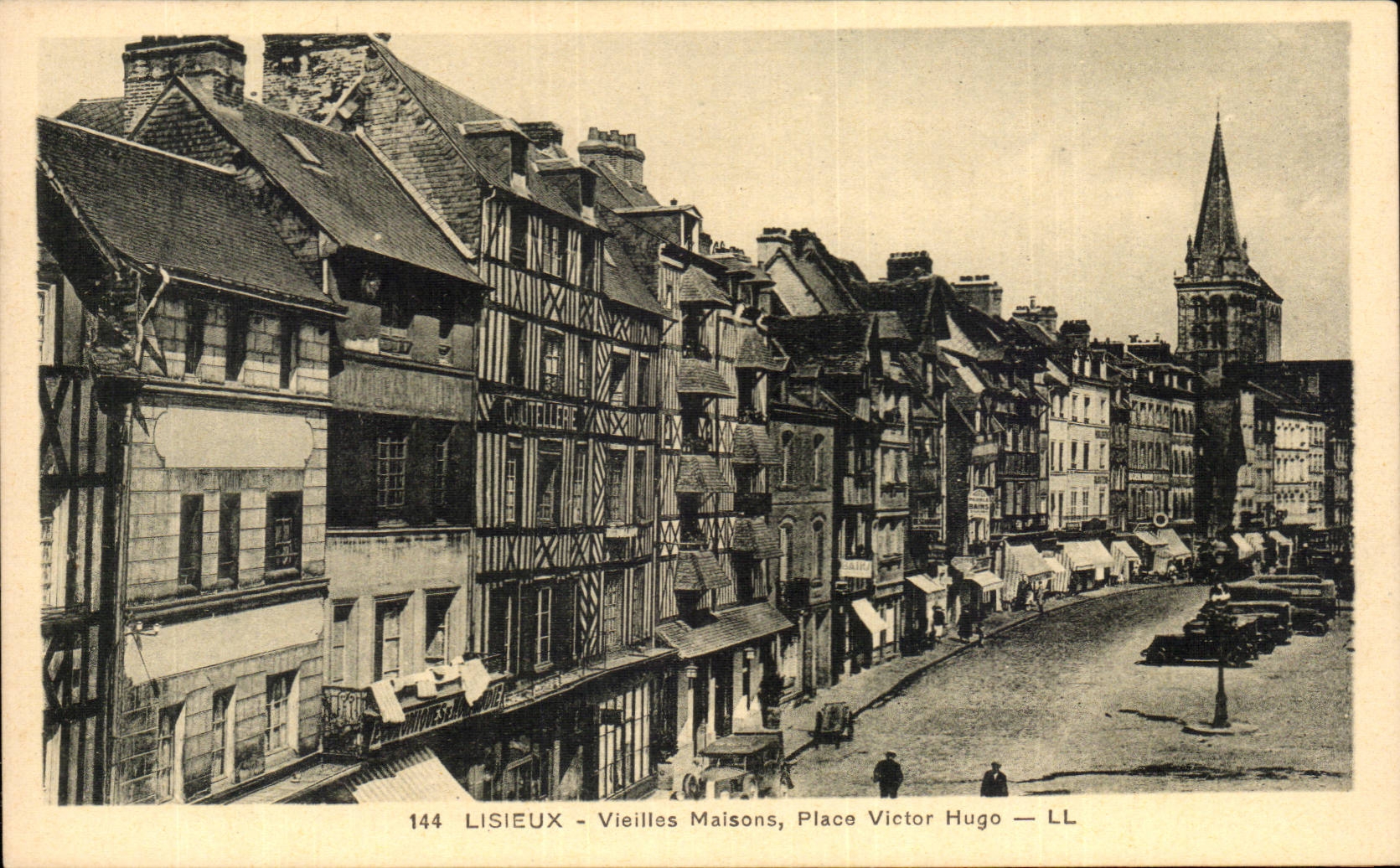 Lisieux - Vieilles Maisons - Place Victor Hugo - CPA 