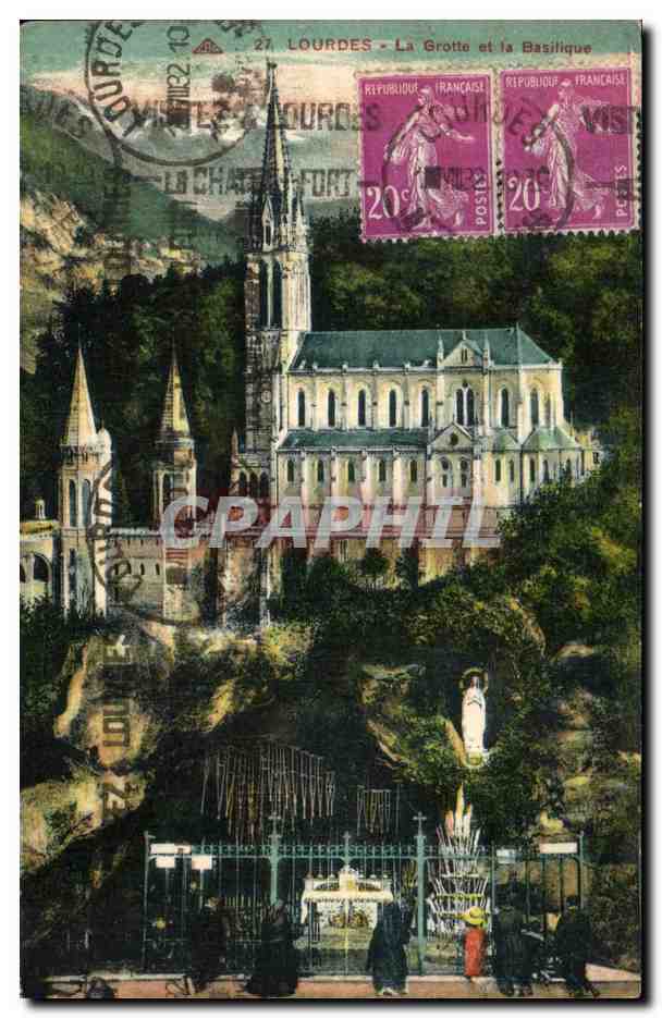 Lourdes - La Grotte et La Basilique - CPA 