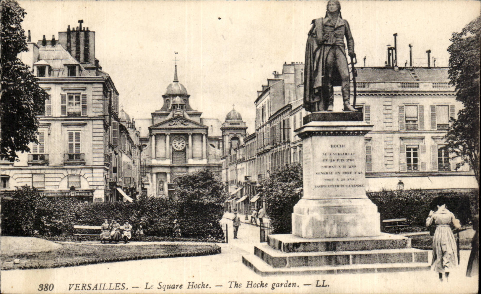 Versailles - Le Square Hoche - - CPA 