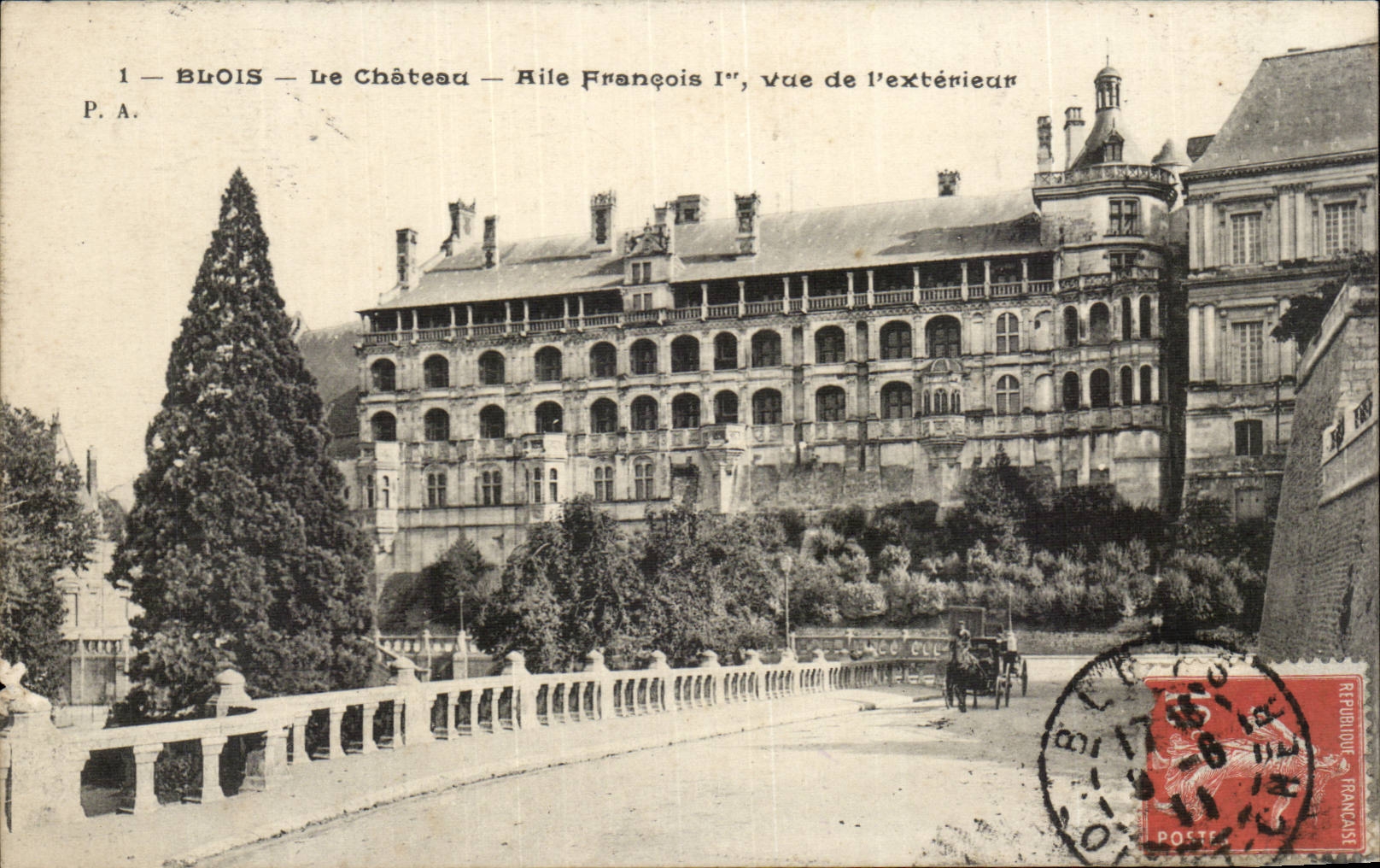 Blois — Le Château — Aile François Ier, vue de l'extérieur — P.A.