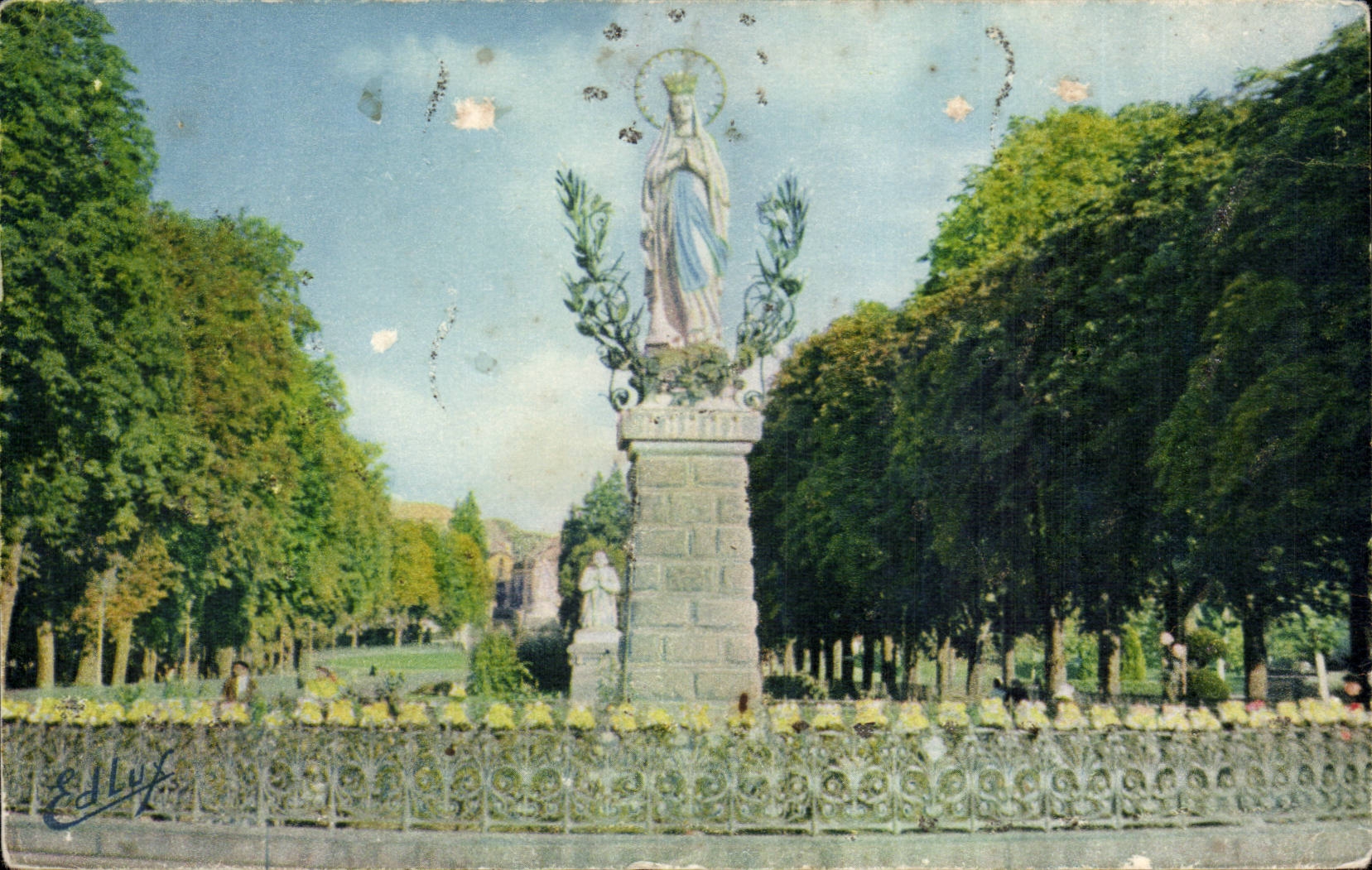 Lourdes - La Vierge Couronnee - CPA 