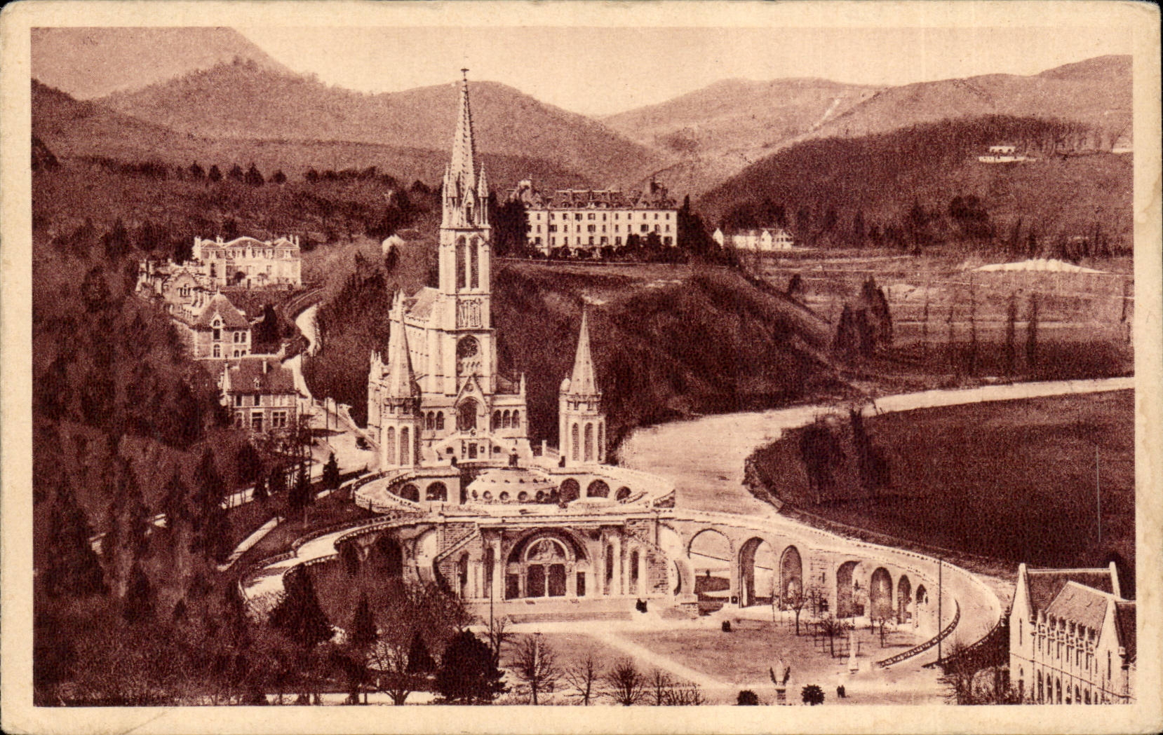 Lourdes - La Basilique vue du Chateau Fort - CPA 