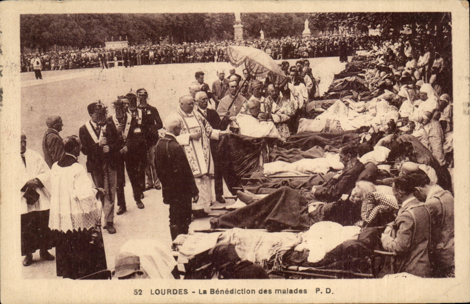 Lourdes - La Benediction des Malades - CPA 