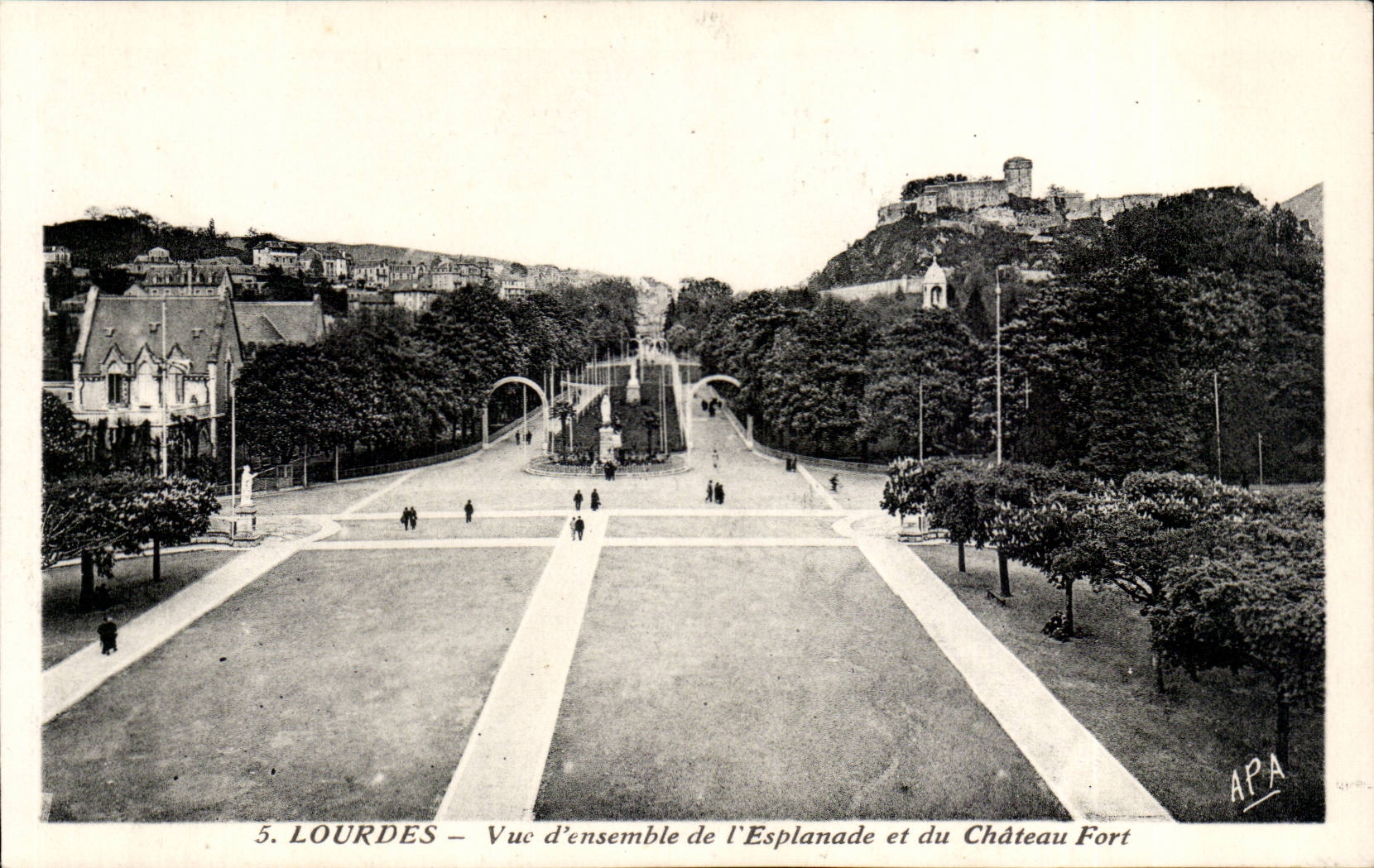 Lourdes - Vue d'Ensemble de l'Esplanade et le Chateau Fort - CPA 