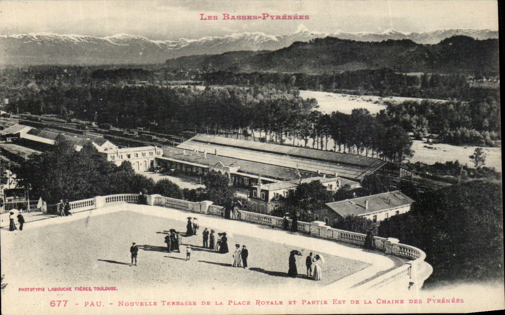 Pau - Nouvelle Terrasse de la Place Royale et partie Est de la Chaîne des Pyrénées — Phototypie Labouche Frères, Toulouse, n°677