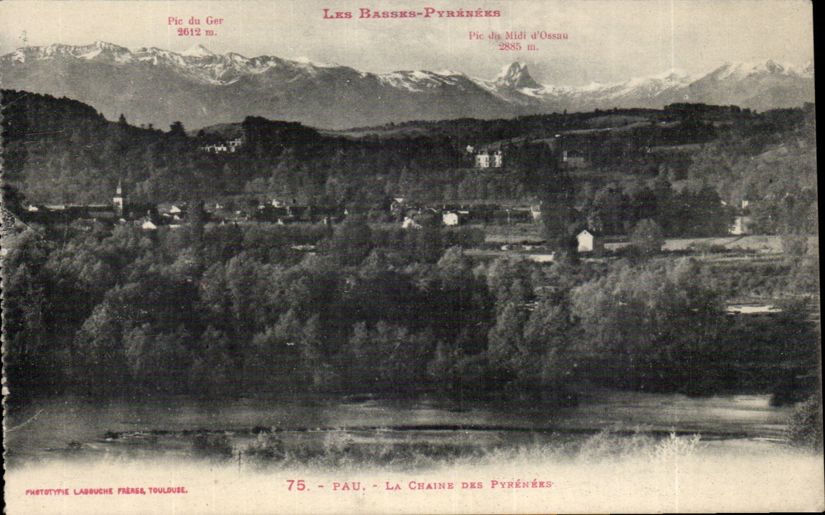 La Chaîne des Pyrénées — Pau — Vue panoramique avec les Pics du Ger et du Midi d'Ossau — Phototypie Labouche, Toulouse, n°75