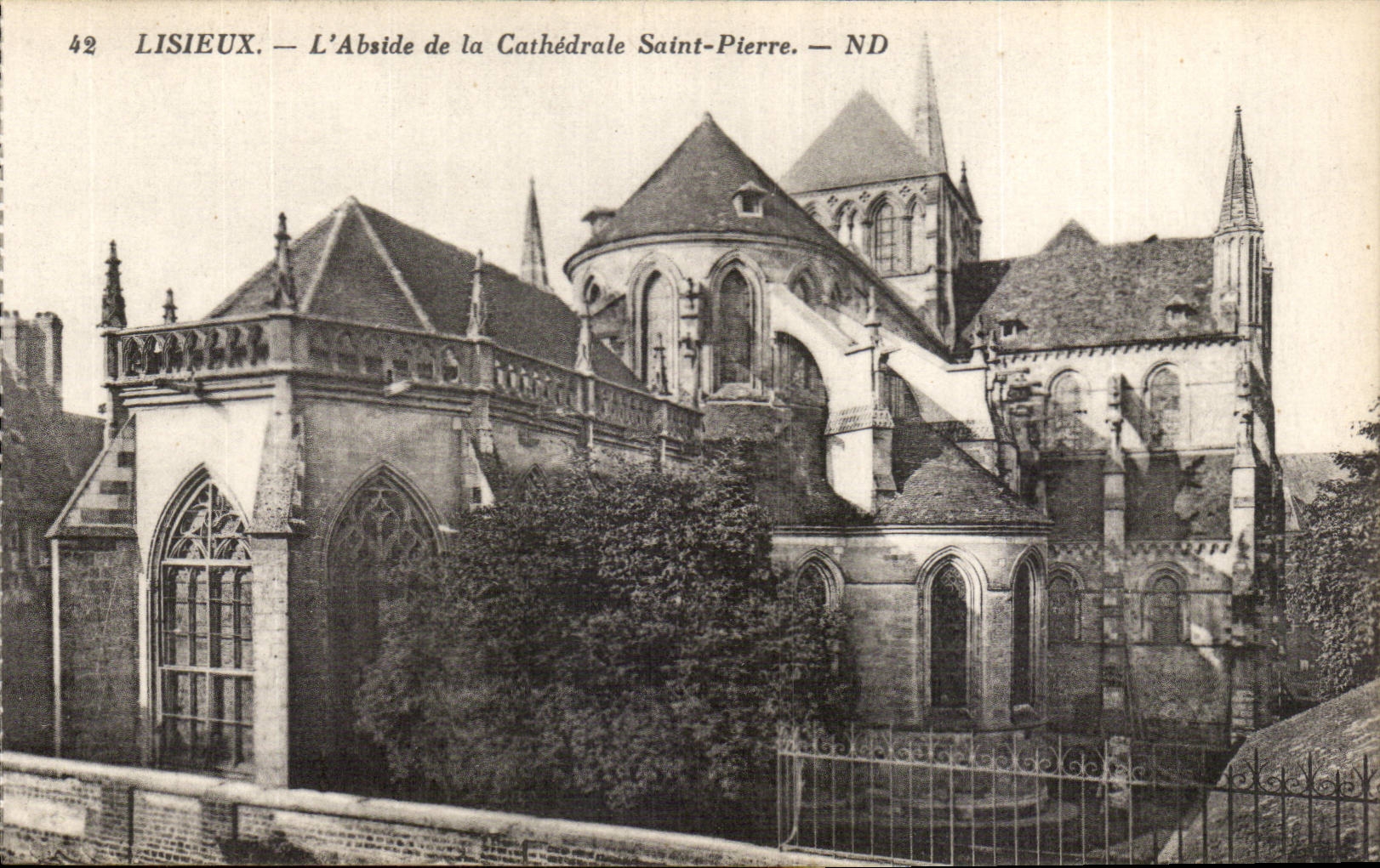 Lisieux — L'Abside de la Cathédrale Saint-Pierre — ND
