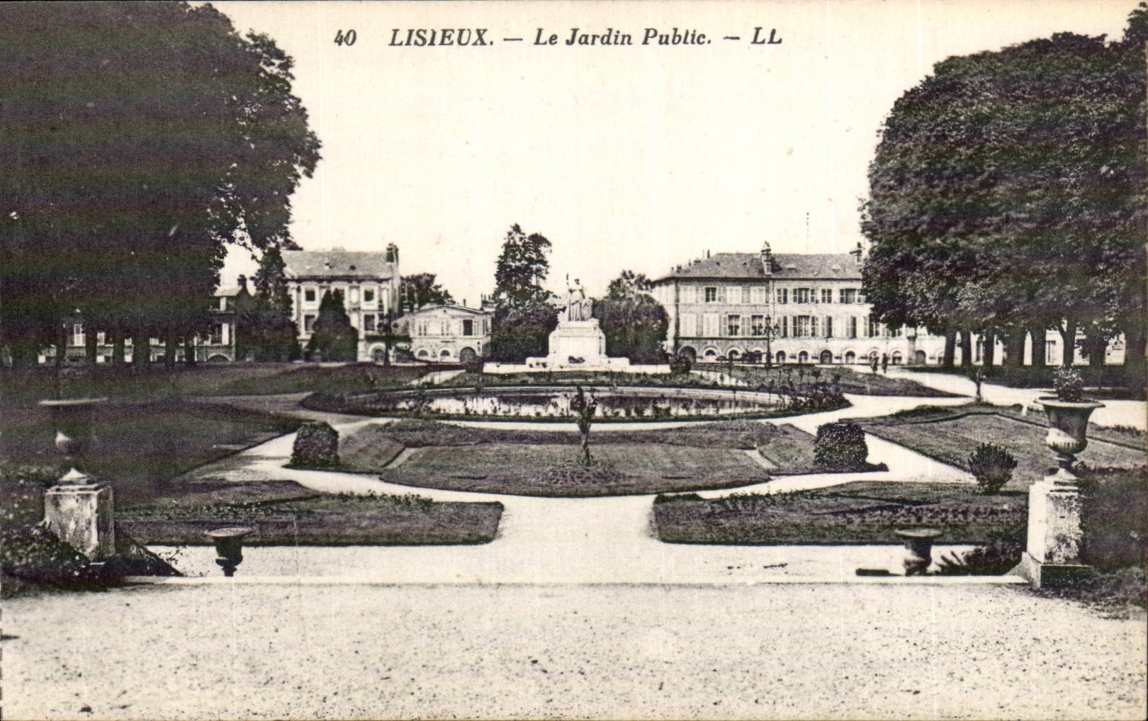 Lisieux — Le Jardin Public — LL