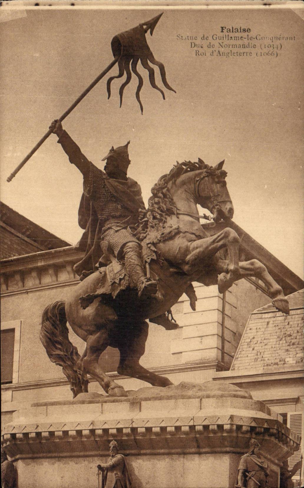 CPA Falaise Statue de Guillaume le conquerant Duc de Normandie (1034) Roi d'Angleterre