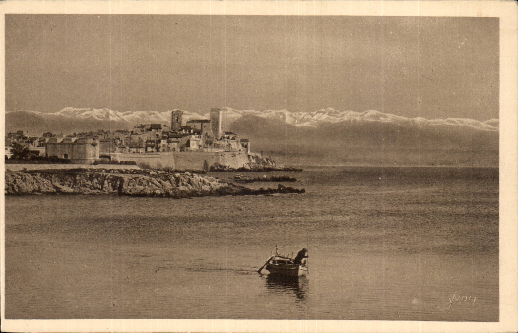 CPA Antibes Le fort Carre et la chaine des Alpes