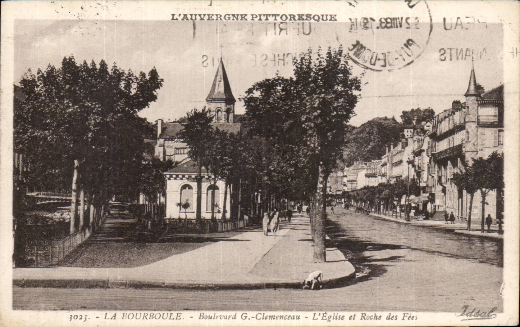 CPA La Bourboule Boulevard Clemenceau L'eglise et roche des fees