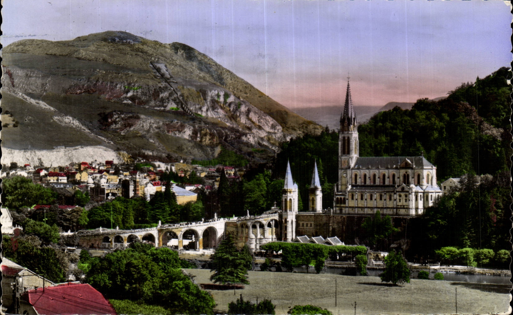 CPSM Lourdes La basilique et le pic de Jer