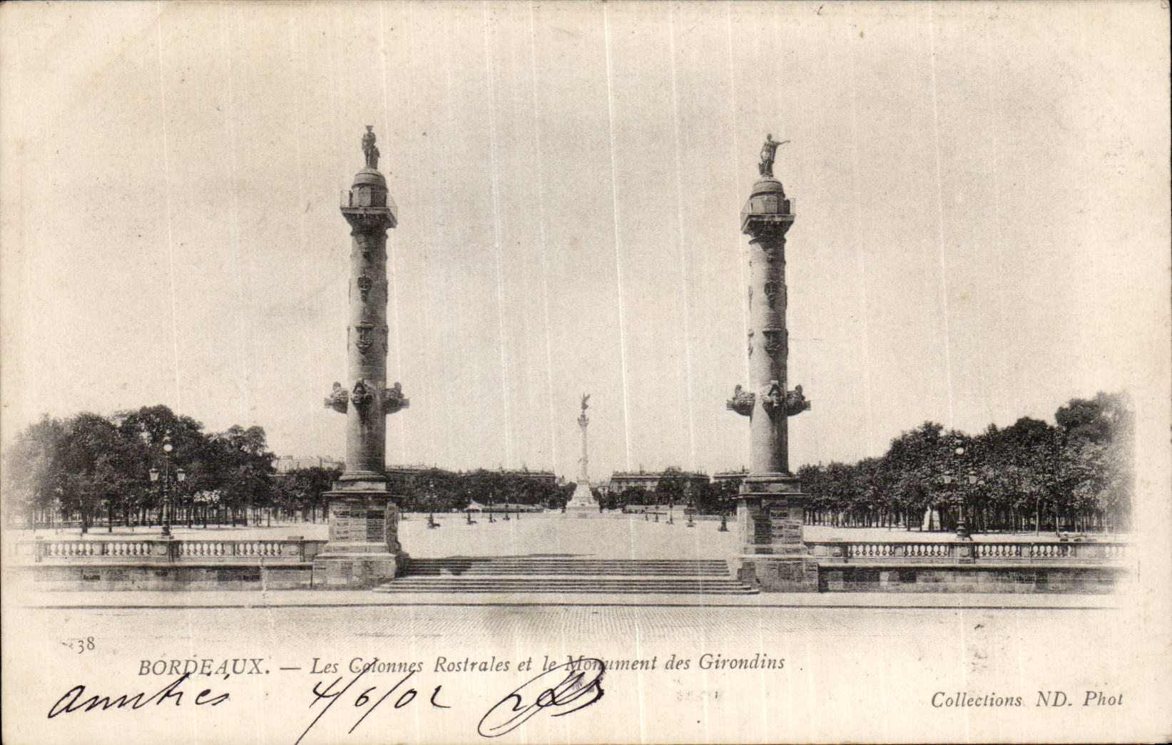 CPA Bordeaux Les colonnes rostrales et le monument des Girondins