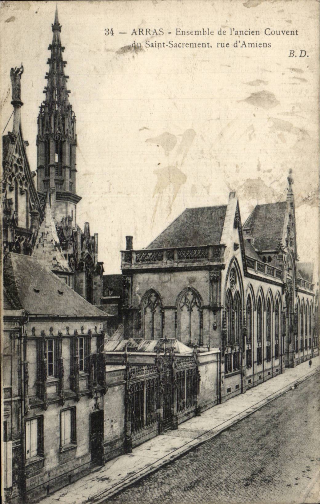CPA Arras Ensemble de l'ancien couvent du Saint Sacrement rue d'Amiens