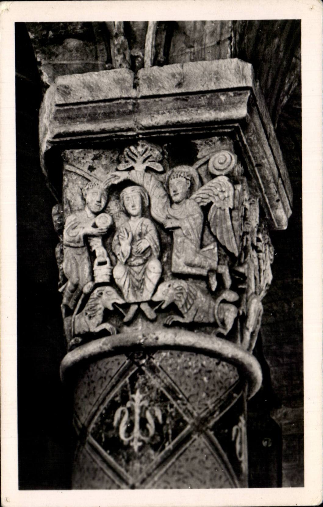 CPA Poitiers Eglise de Ste Radegonde chapiteau du choeur