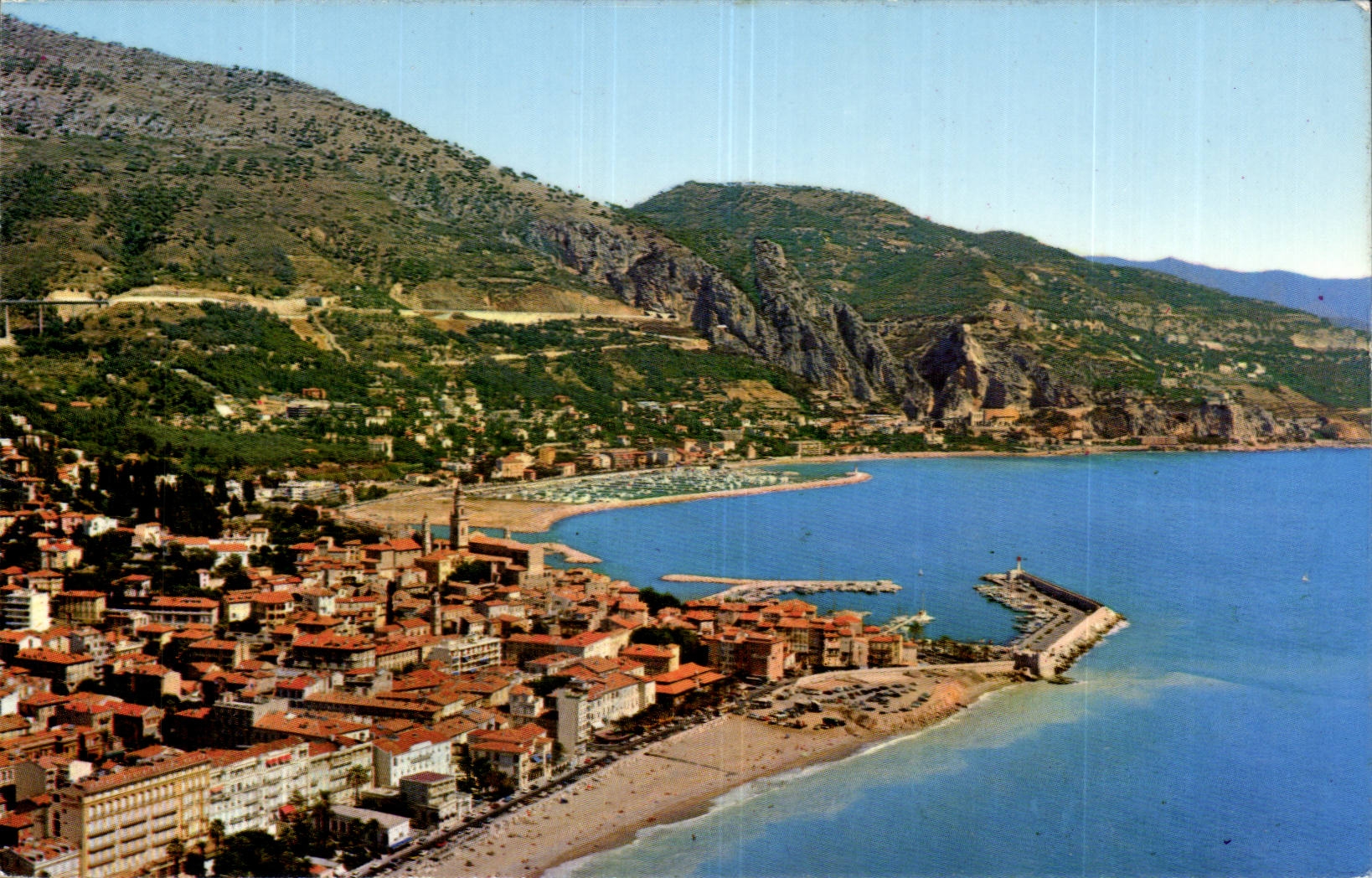 CPSM Menton Vue aerienne de la vieille ville de la plage et des deux ports