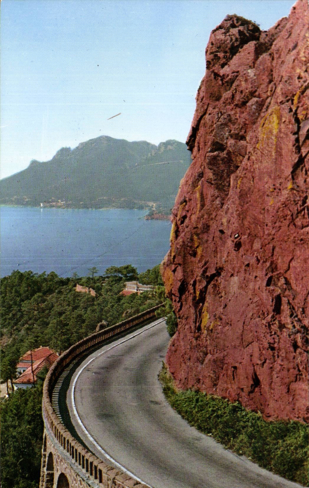 CPSM la corniche d'or La route au bord de la mer entre Theoulas et le Trayas