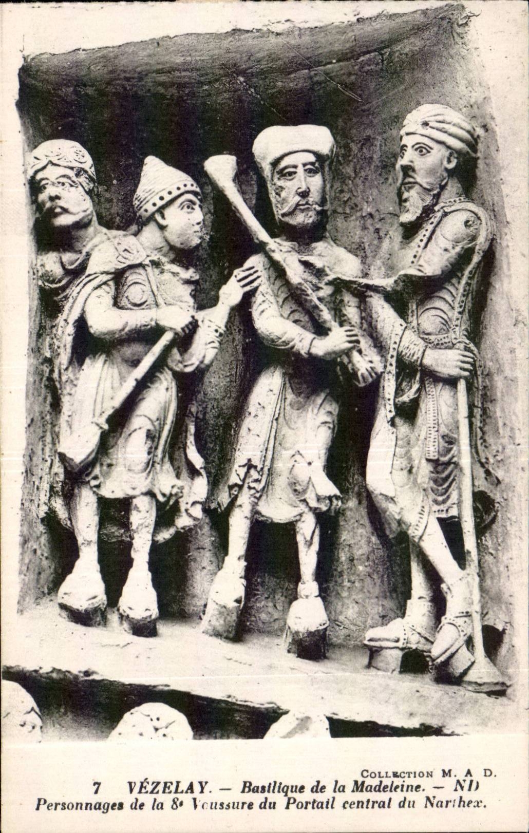 Vézelay — Personnages de la 8e voussure du portail central de la Basilique de la Madeleine — Collection M.A.D.