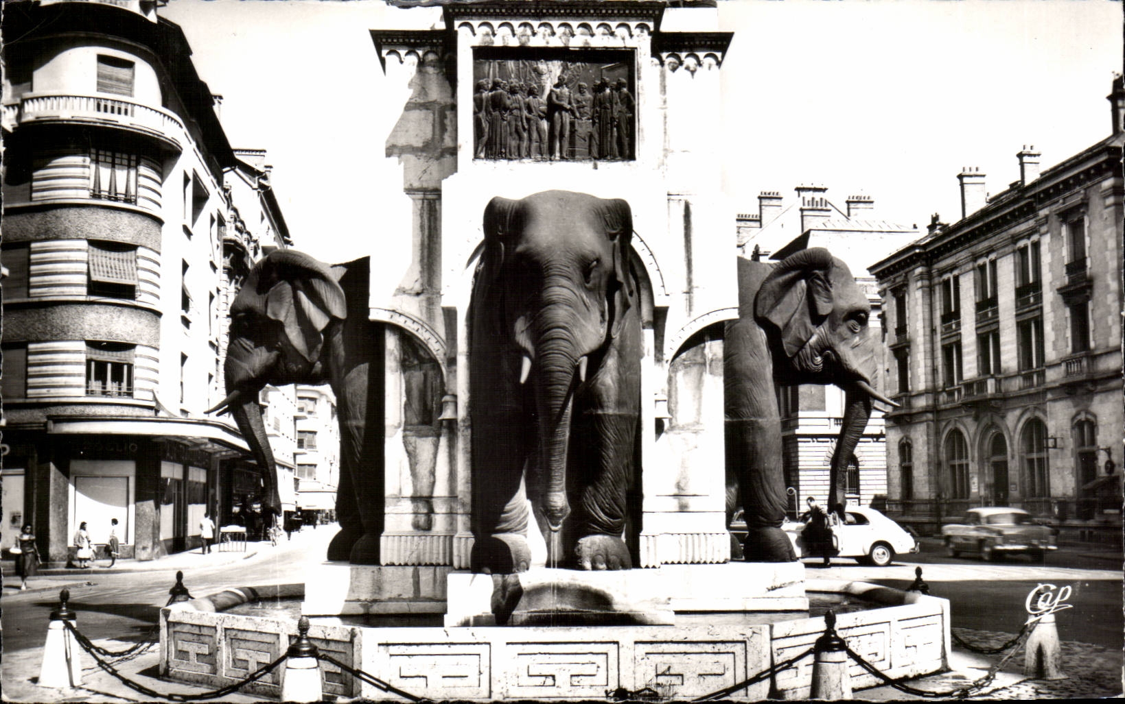 Chambéry — Fontaine des Éléphants, détail — par Sappey (série 4-100-Q)
