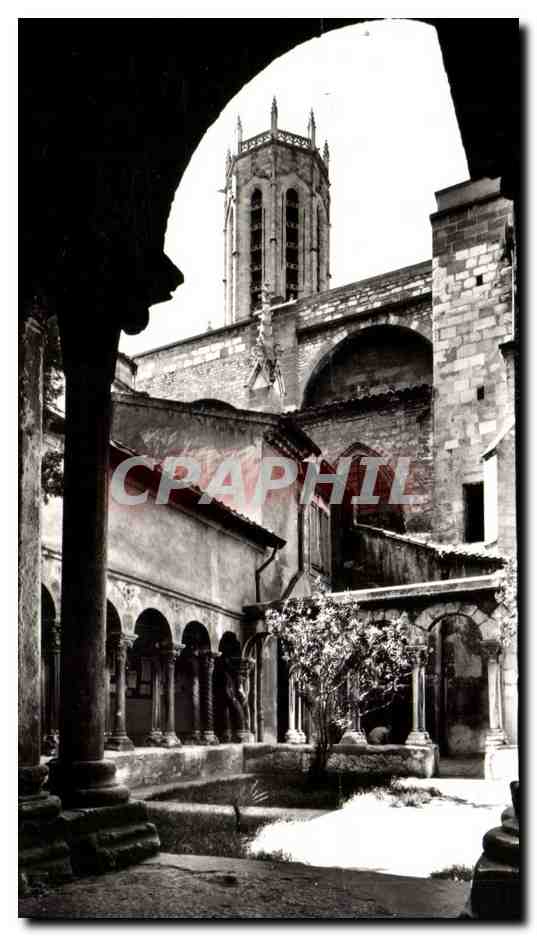 Aix-en-Provence — Ansicht des Glockenturms der Kathedrale Saint-Sauveur aus dem Inneren des Kreuzgangs — Société Éditions de France