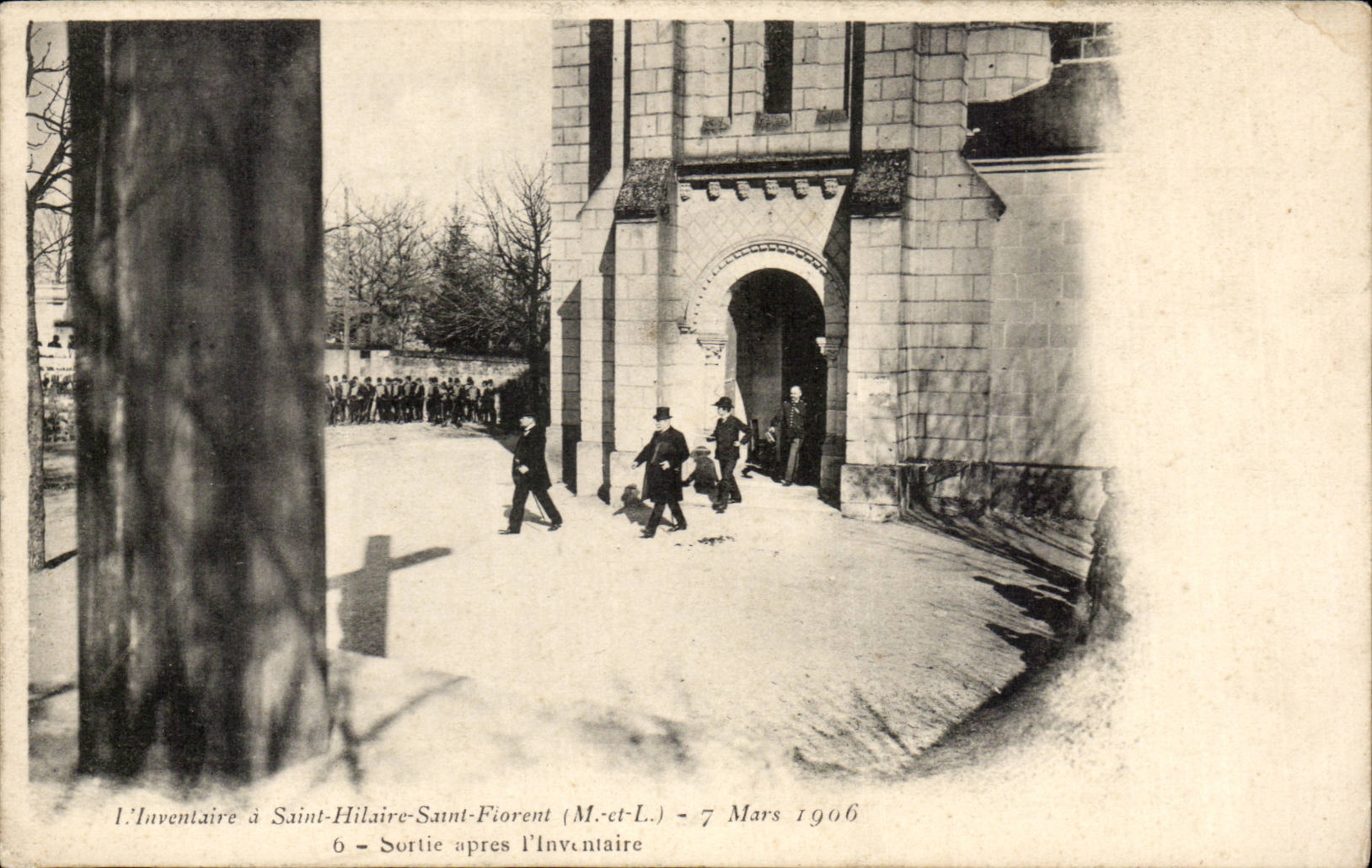 CPA Inventaire a Saint hilaire Saint Florent 7 mars 1906 Sortie apres l'inventaire