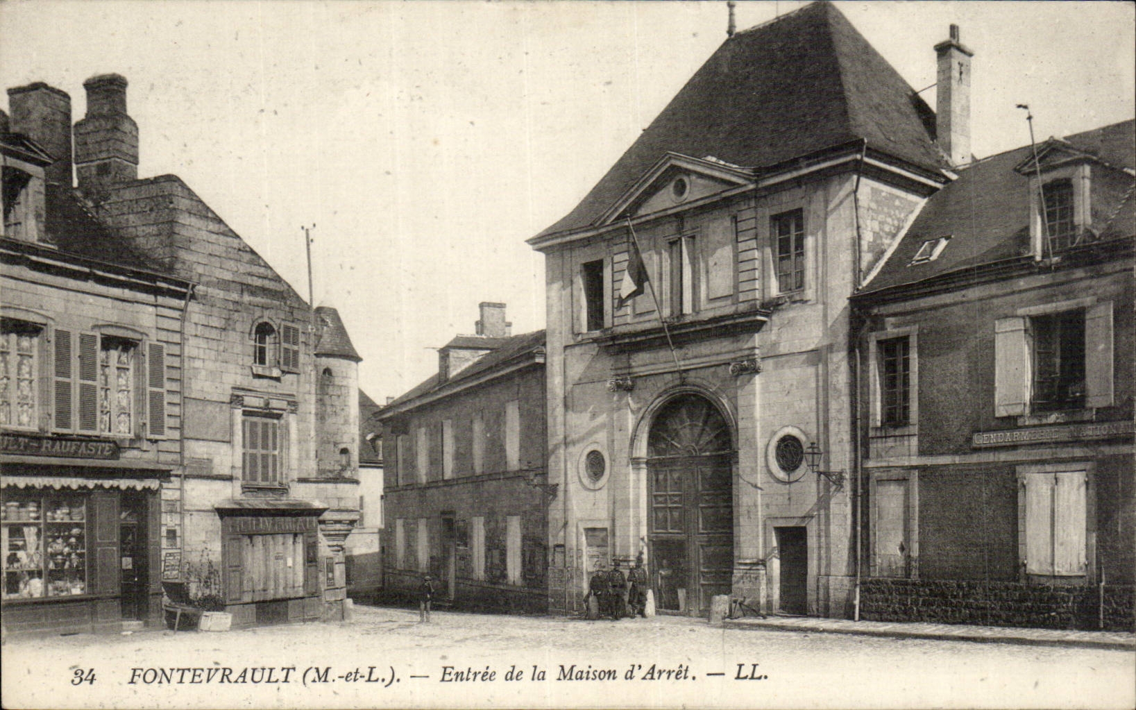 CPA Fontevrault Entree de la maison d'arret