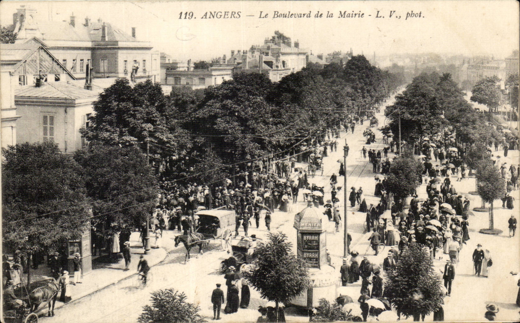 Angers — Le Boulevard de la Mairie — L. V., phot.
