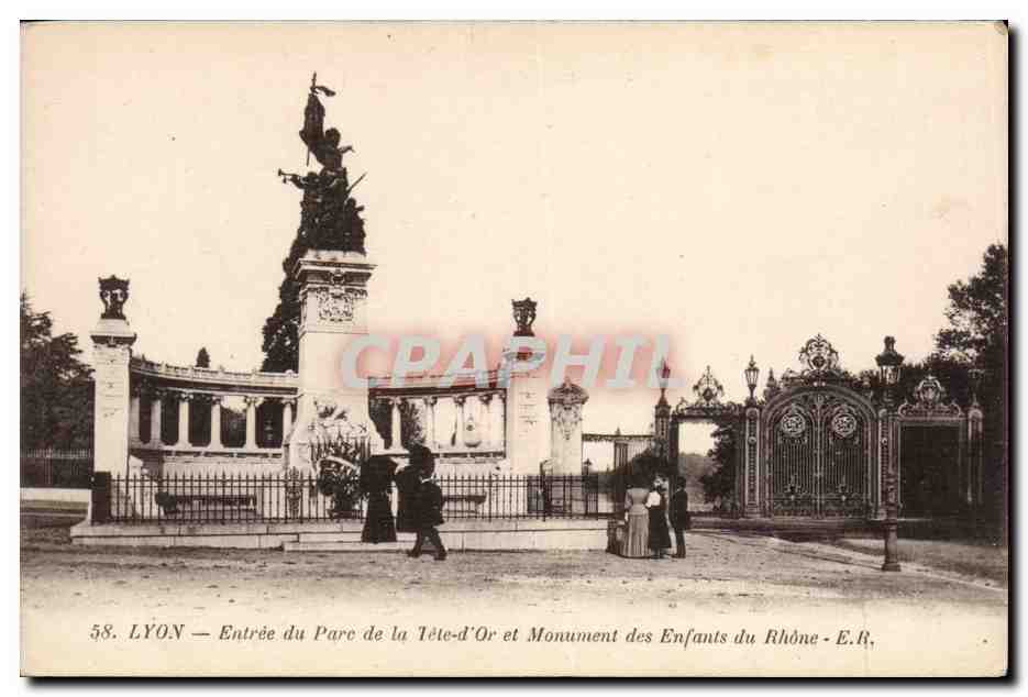 CPA Lyon Entree du parc de la Tete d'or et monument des enfants du Rhone