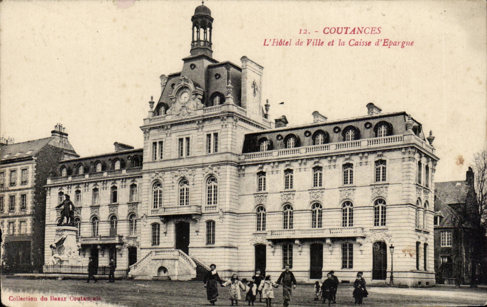 Coutances — L'Hôtel de Ville et la Caisse d'Epargne — Collection du Bazar Coutauvais