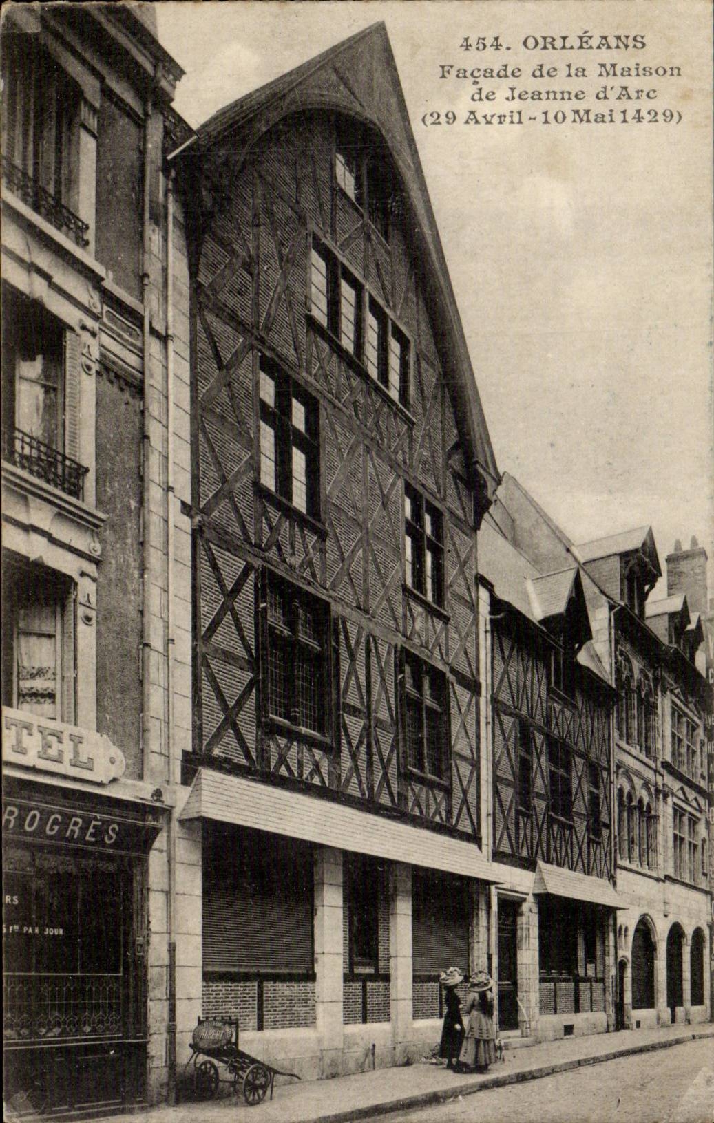 CPA Orleans Facade de la maison de Jeanne d'arc 
