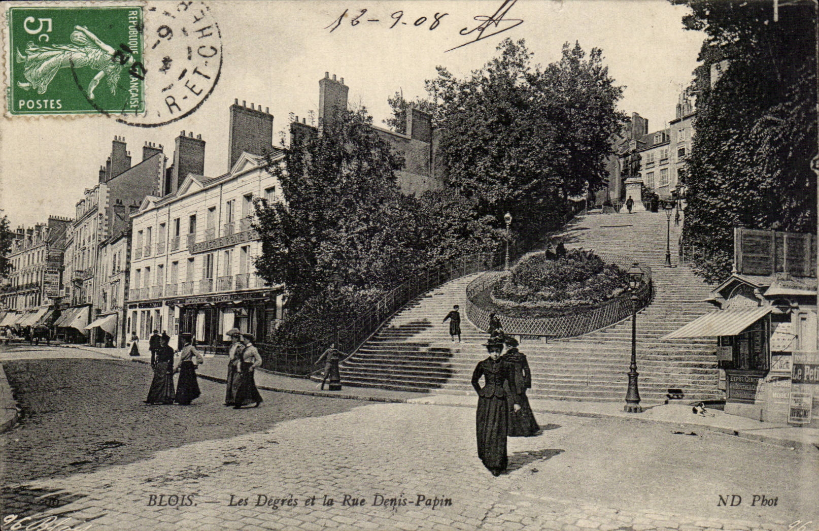 CPA Blois Les degres et la rue denis Papin