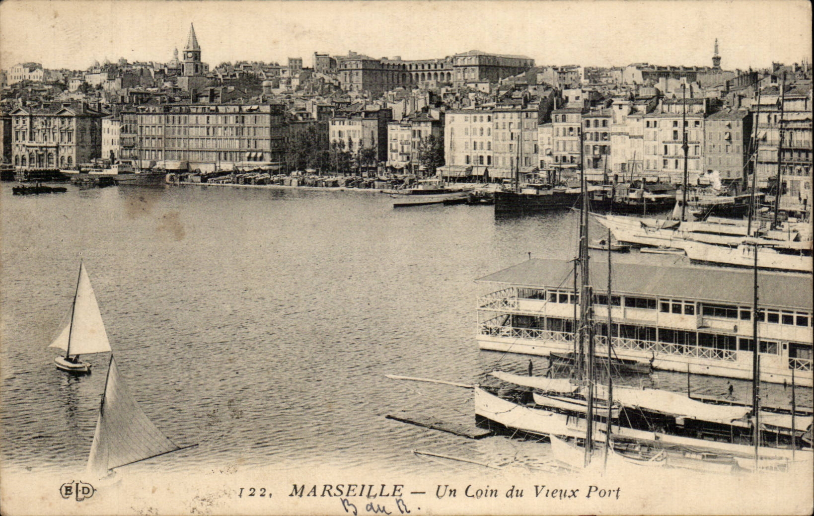CPA Marseille Un coin du vieux port