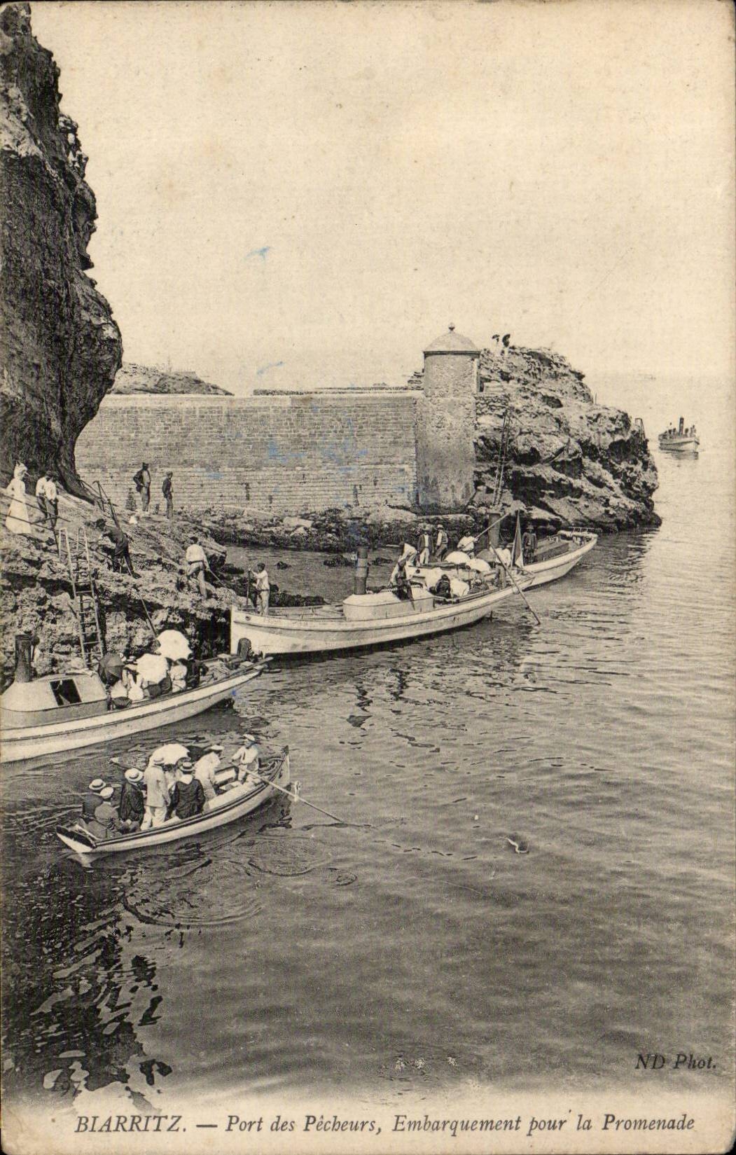 CPA Biarritz Port des pecheurs Embarquement pour la promenade