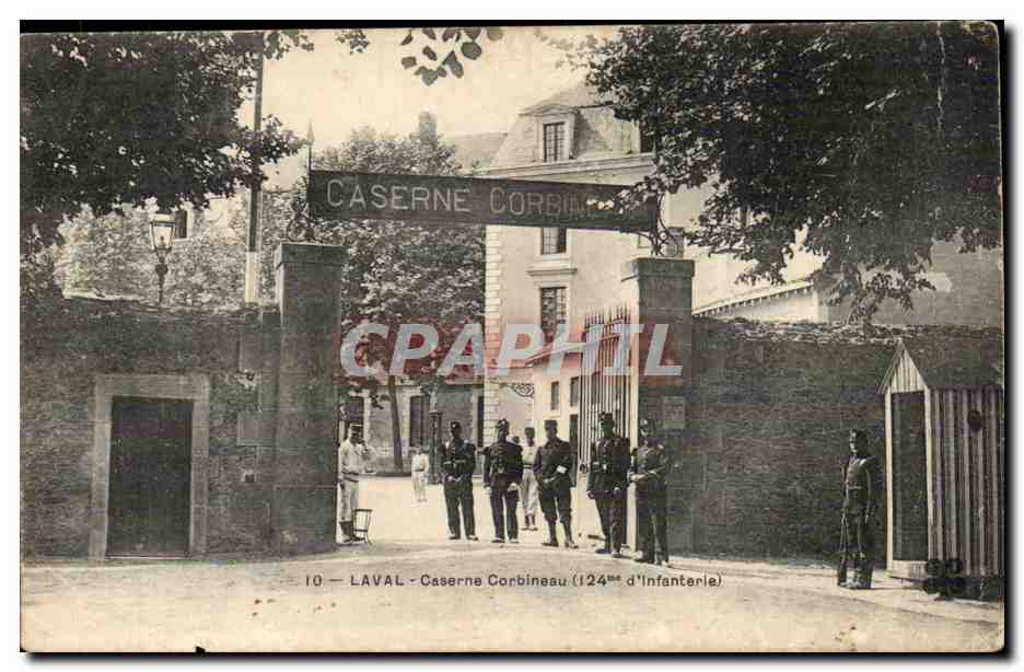 CPA Laval Caserne Corbineau 124eme d'infanterie Militaria