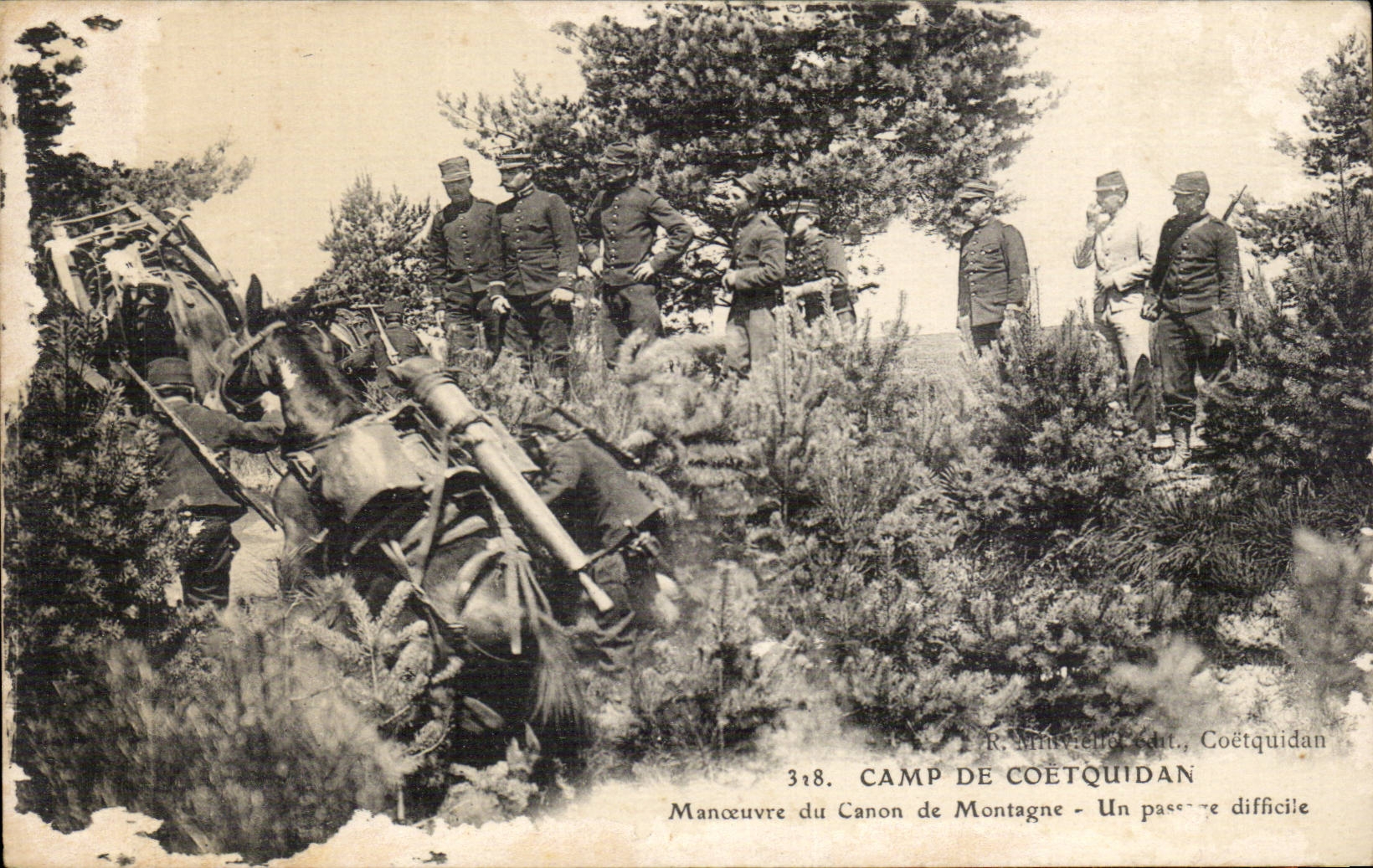CPA Camp de Coetquidan Manoeuvre du canon de Montagne Un passage difficile Militaria