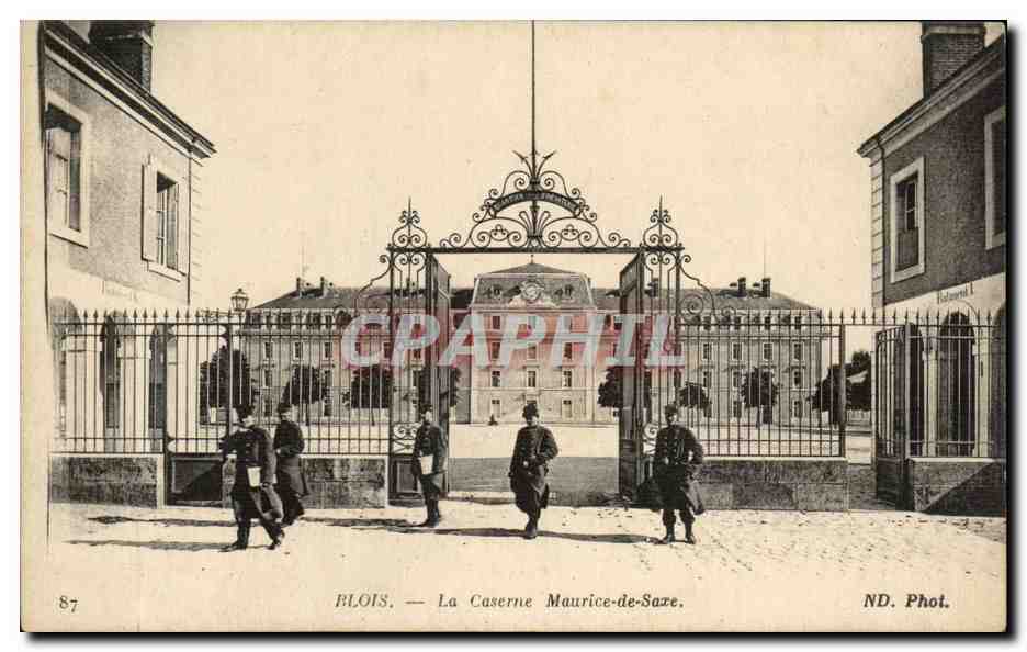 CPA Blois La caserne Maurice de Saze Militaria 