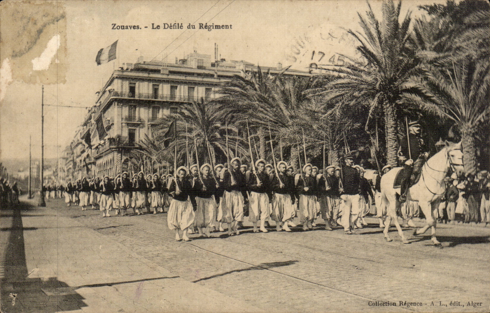 Algerie Alger CPA Zouaves Le defile du regiment Militaria 