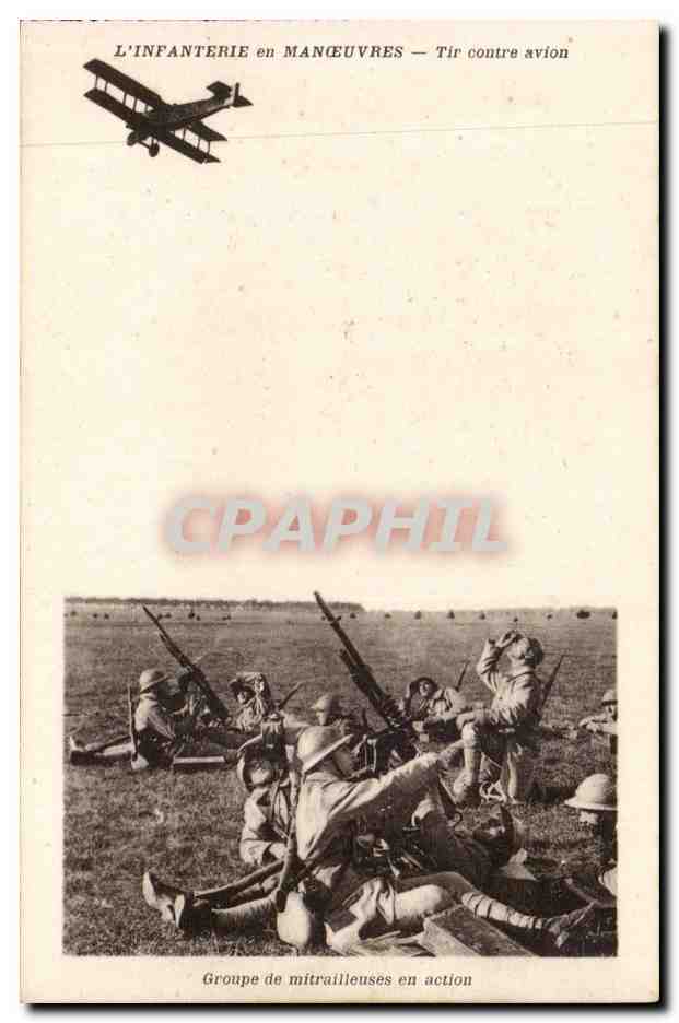 CPA L'infanterie en manoeuvres Groupe de mitrailleuses ena ction Militaria