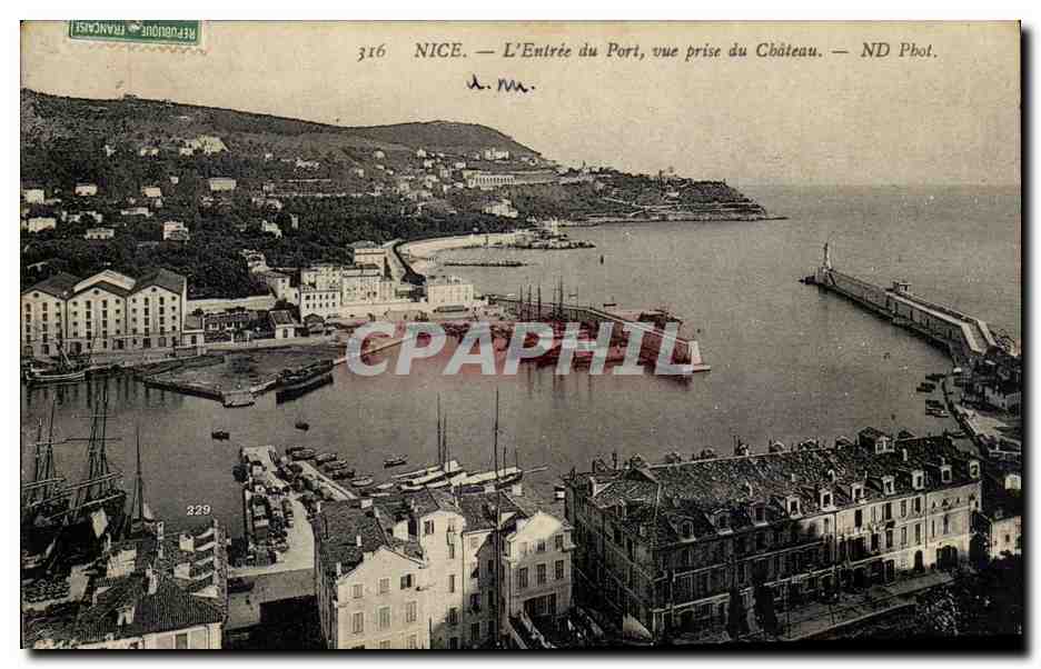 CPA Nice L'entree du port vue prise du chateau