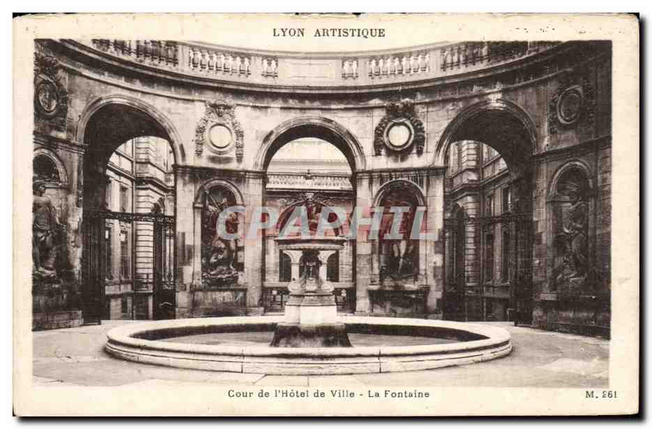 Cour de l'Hôtel de Ville - La Fontaine — Lyon Artistique, M. 261