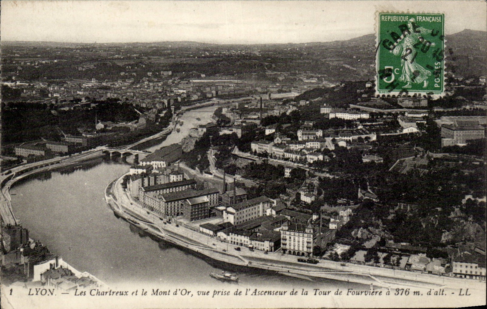 LYON — Les Chartreux et le Mont d'Or, vue prise de l'Ascenseur de la Tour de Fourvière à 376 m. d'alt. — LL