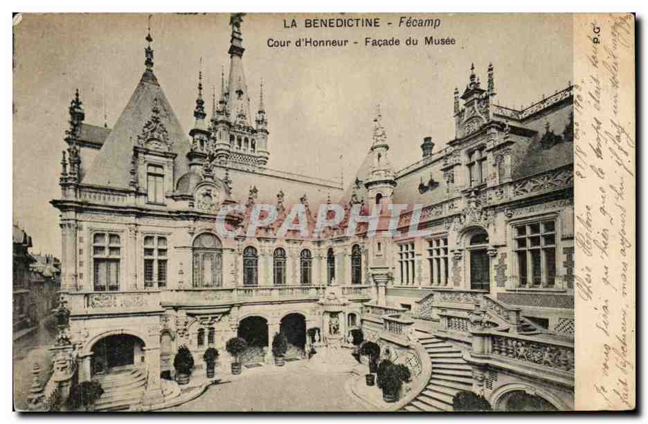 CPA La Benedictine FEcamp Cour d'honneur Facade du musee